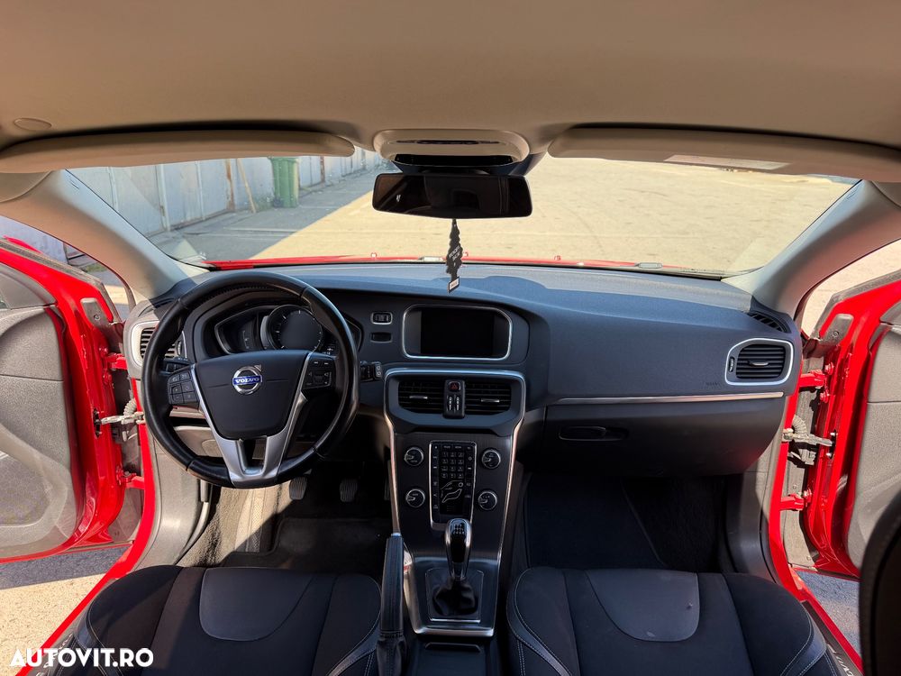 Volvo V40 D4 Kinetic - 6