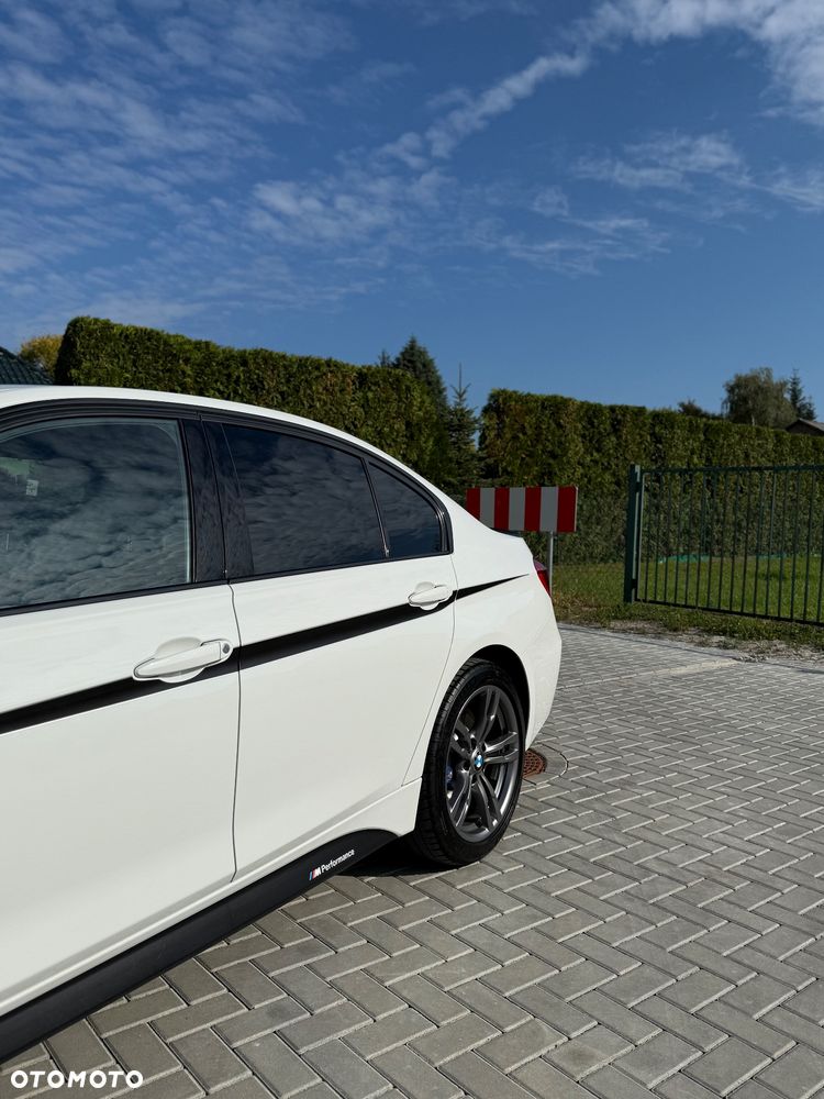 BMW Seria 3 330i xDrive M Sport - 13