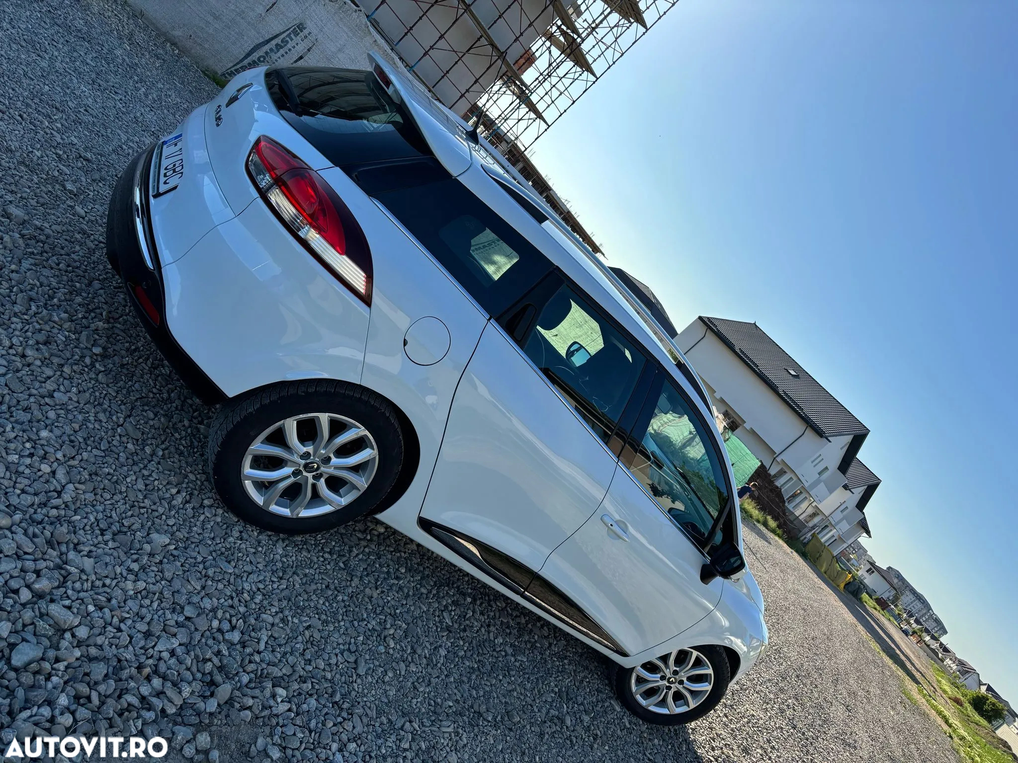 Renault Clio Grandtour (Energy) dCi 90 Start & Stop EDC INTENS - 4