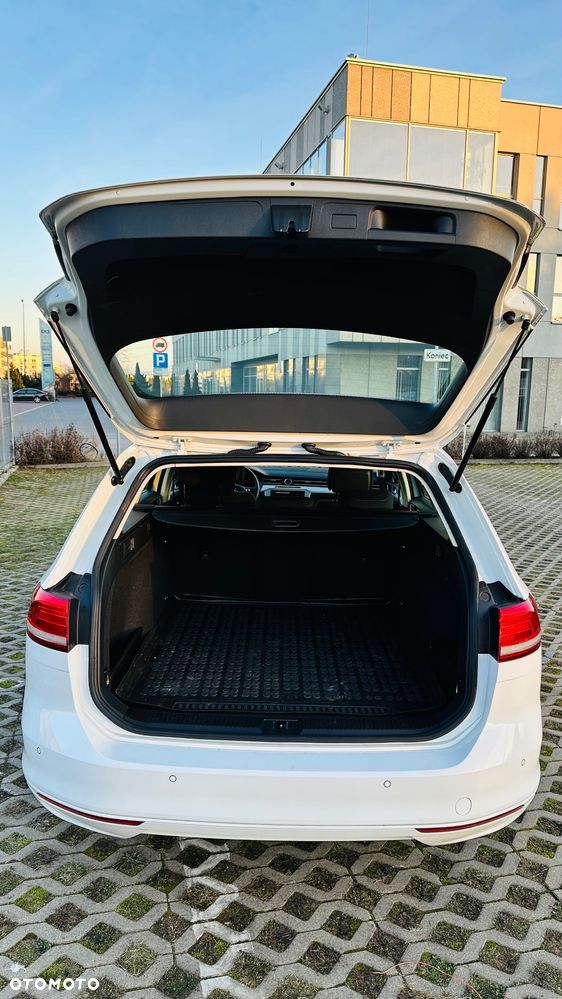 Volkswagen Passat 2.0 TDI SCR Comfortline - 11