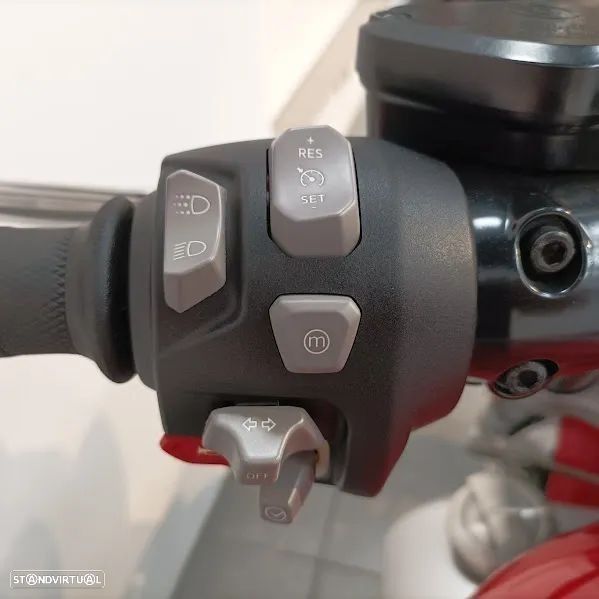 Triumph Rocket ROCKET - 9