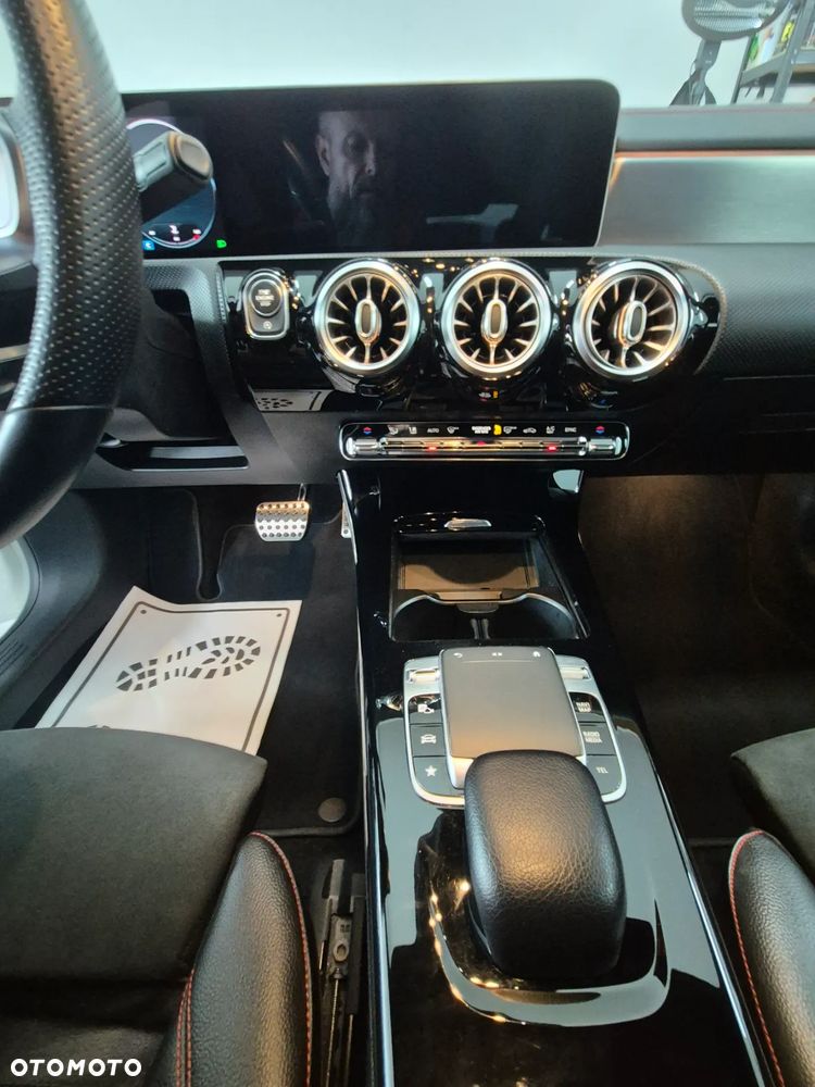 Mercedes-Benz CLA 200 AMG Line 7G-DCT - 9