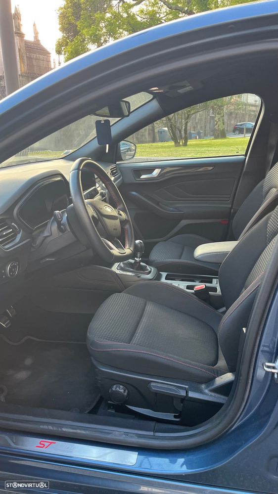 Ford Focus 1.0 EcoBoost MHEV ST-Line X - 8