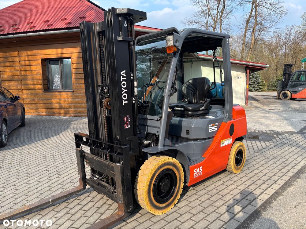 Toyota 8FGF25 GWARANCJA LPG triplex PÓŁKABINA DOSTAWA 59 450 NETTO - 5