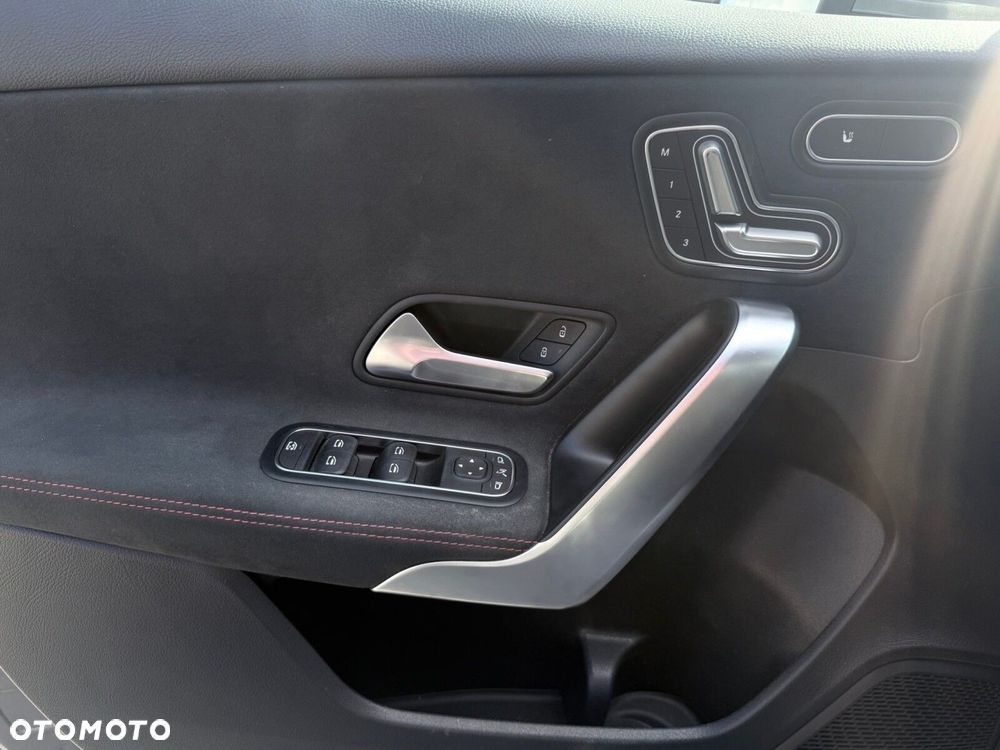 Mercedes-Benz Klasa A 220 4-Matic AMG Line 8G-DCT - 13