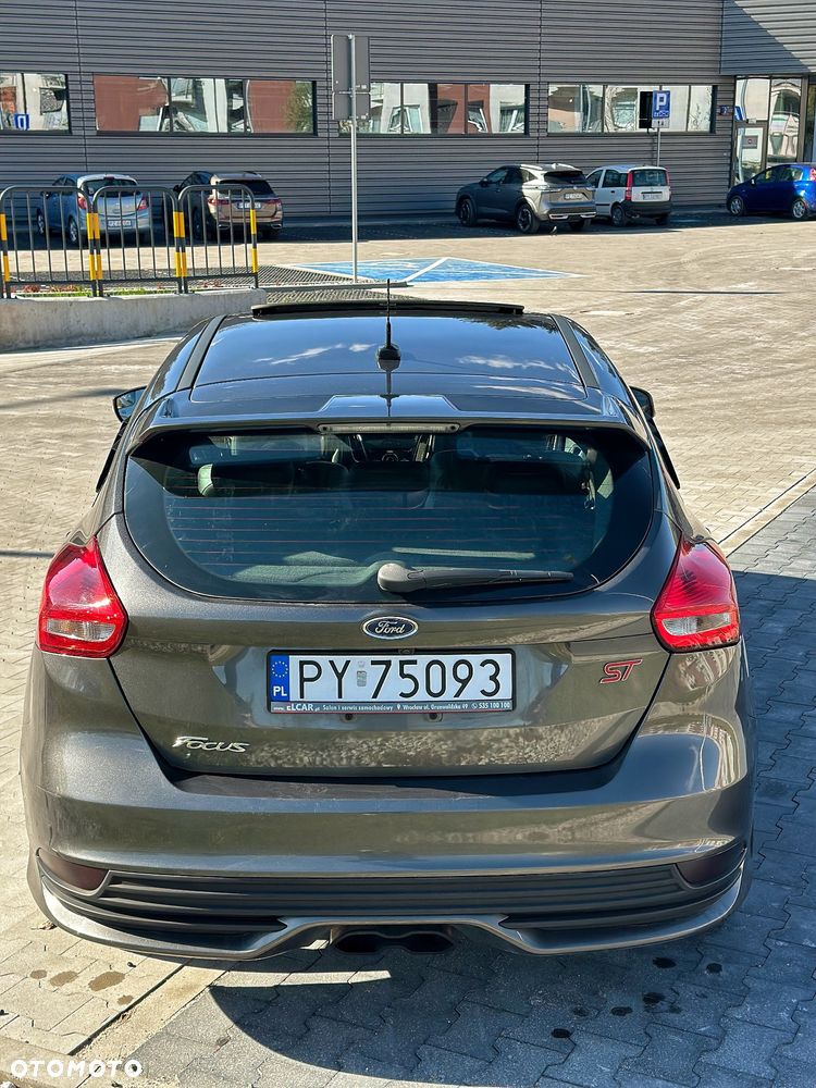 Ford Focus 2.0 EcoBoost ST mit Leder-Sport-Paket - 24