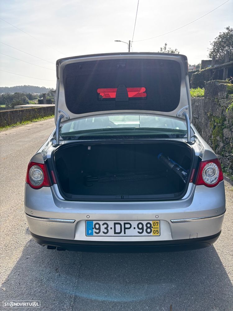 VW Passat 2.0 TDI Confortline - 23