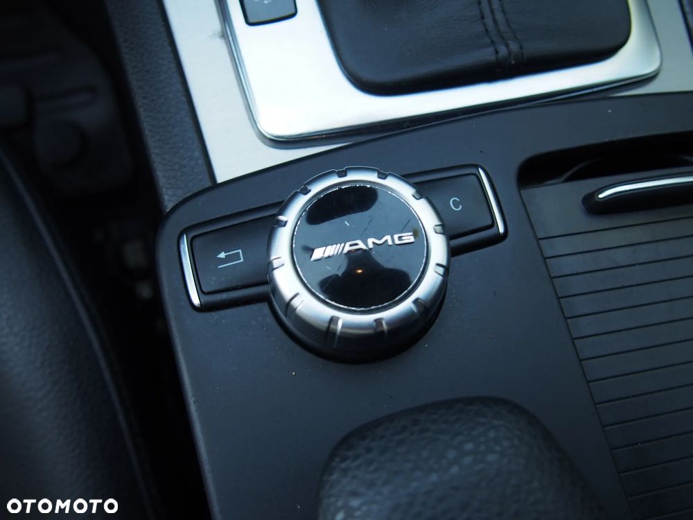 Mercedes-Benz Klasa C 220 CDI DPF (BlueEFFICIENCY) 7G-TRONIC Avantgarde - 32