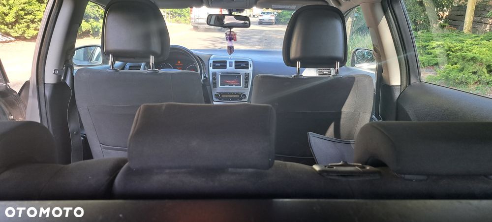 Toyota Avensis 2.0 D-4D Premium - 12