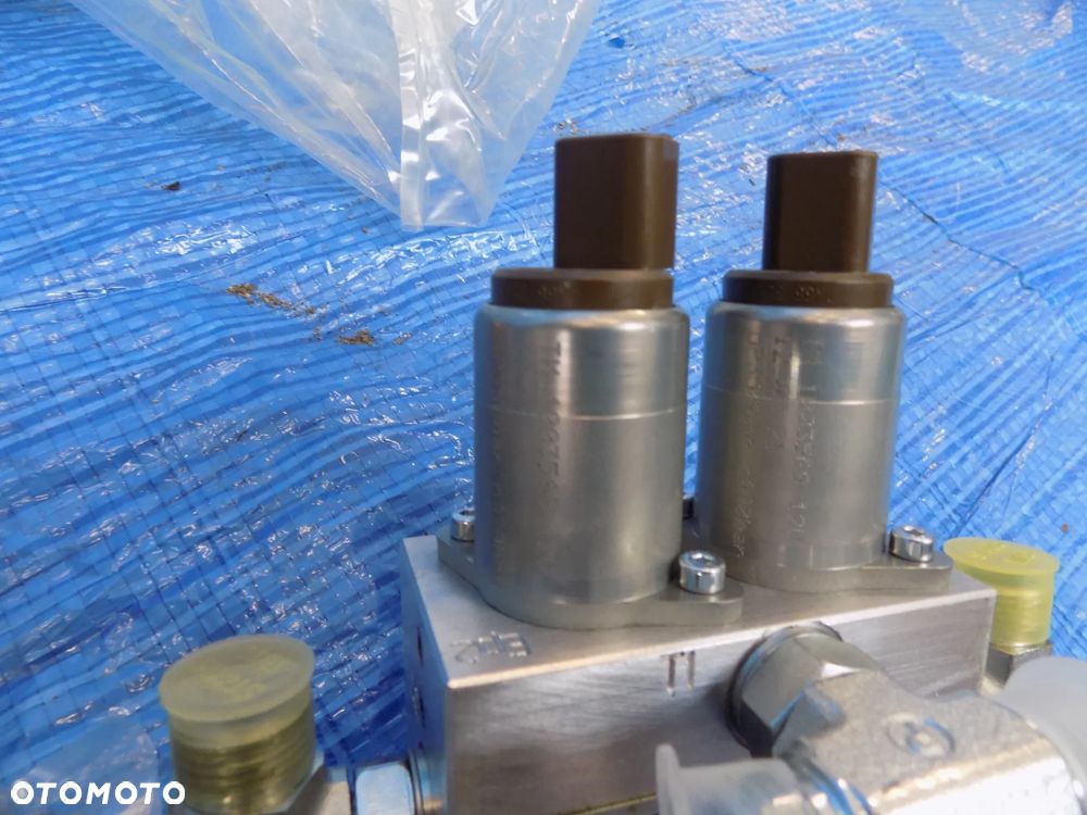 zestaw serwisowy zawory zawór 90433349 new holland 9070 9080 - 9