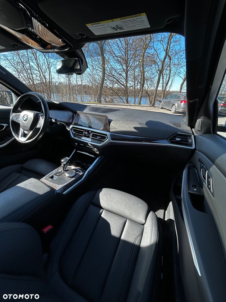 BMW Seria 3 330i xDrive Sport Line - 17