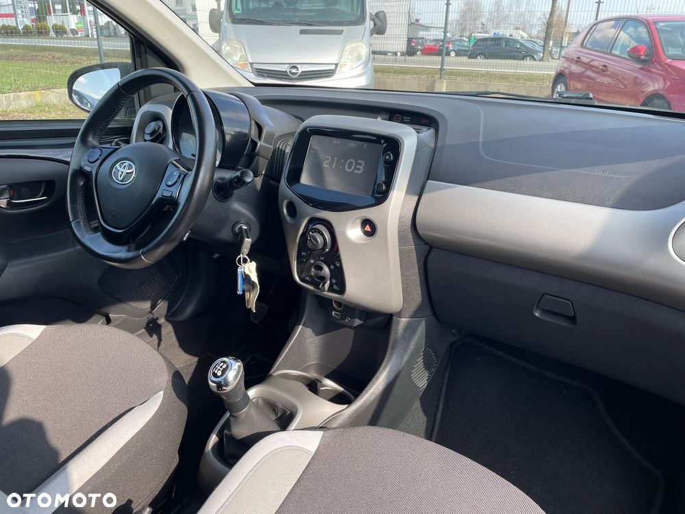 Toyota Aygo x-play - 19