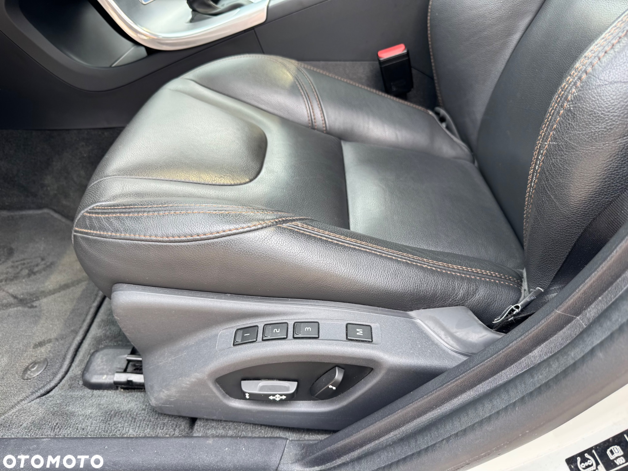 Volvo V60 Cross Country T5 AWD Momentum - 8