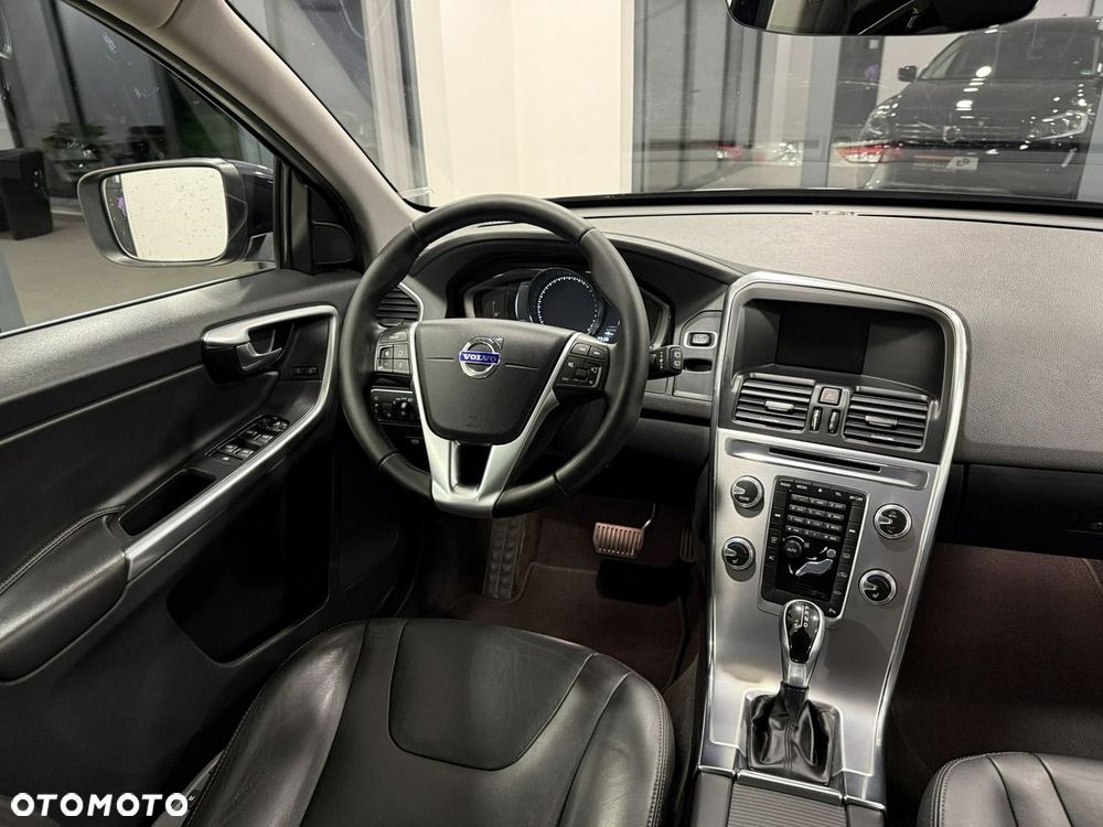 Volvo XC 60 D3 Drive-E Momentum - 25