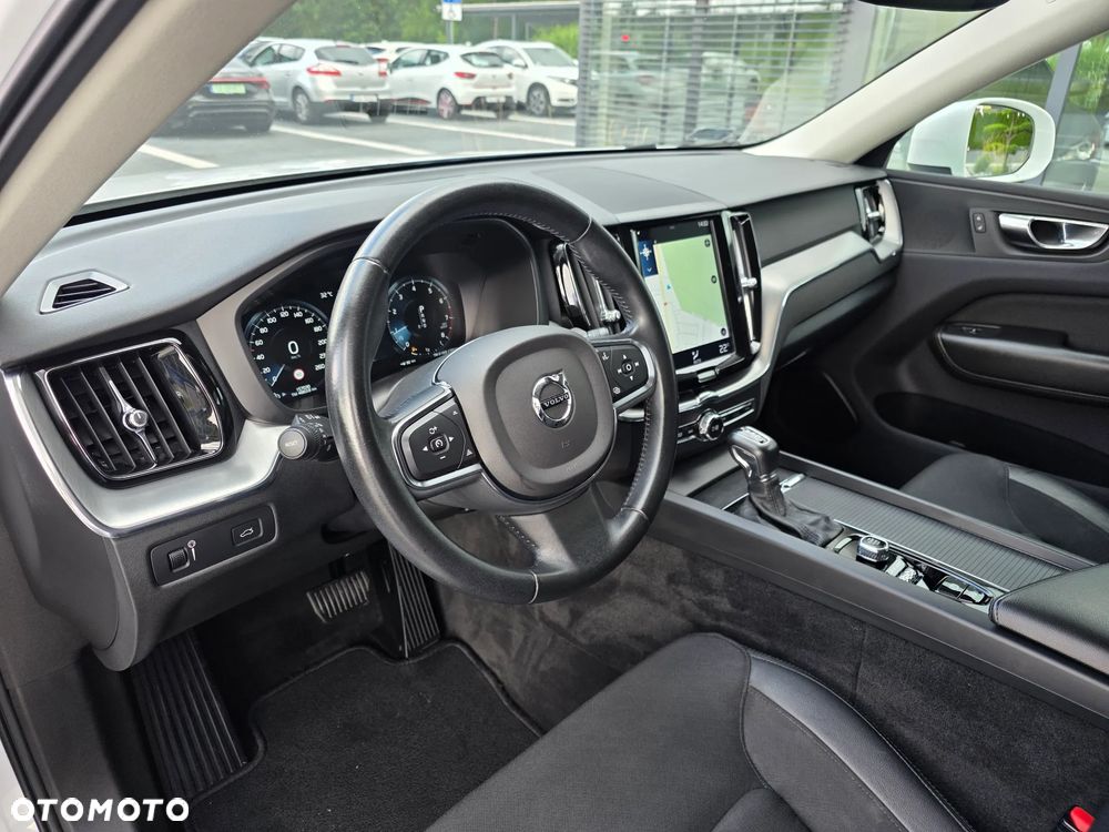 Volvo XC 60 T4 Momentum Pro - 22