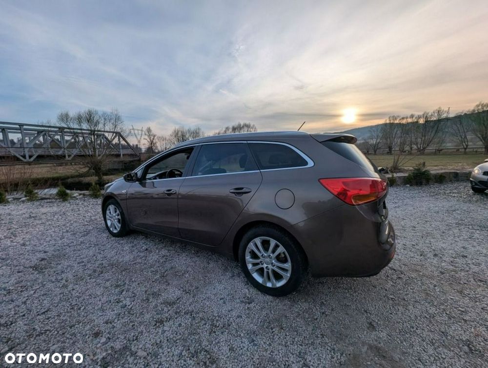 Kia Ceed - 11