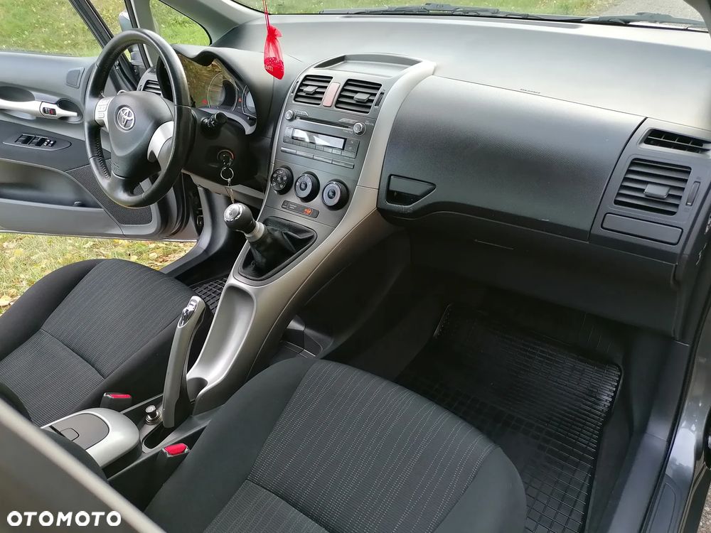 Toyota Auris - 11
