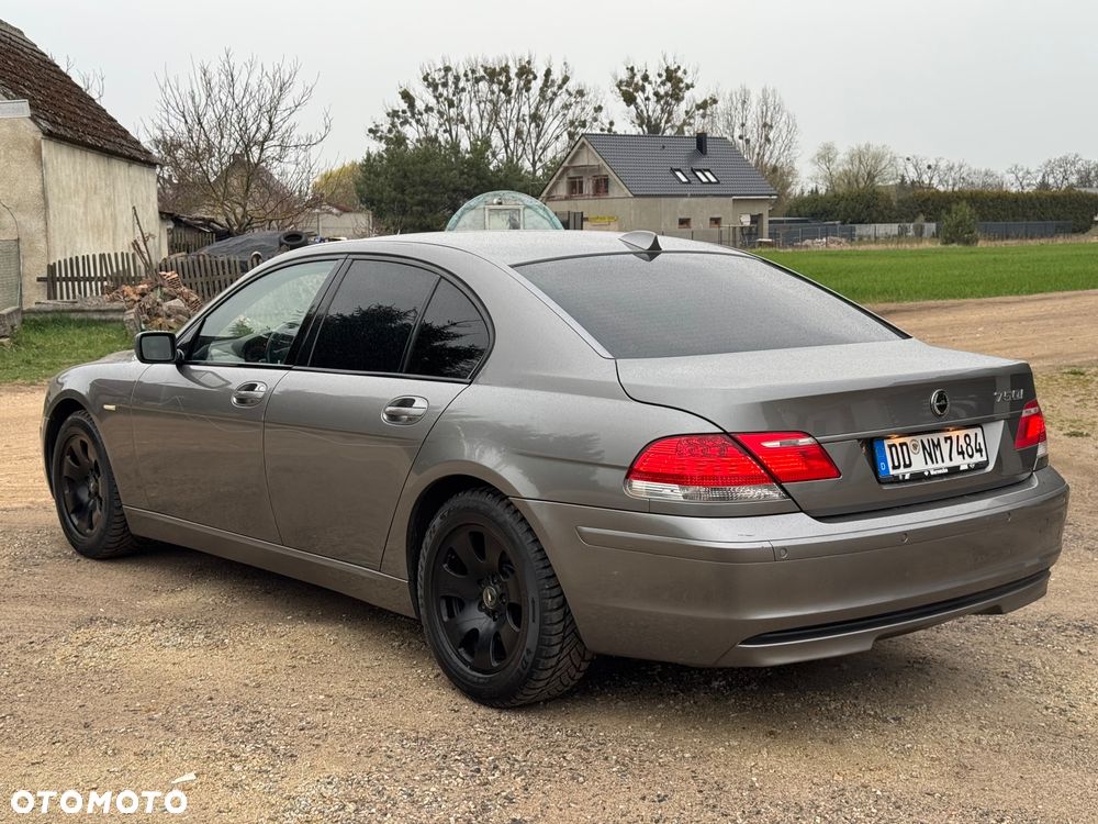 BMW Seria 7 750i L - 5