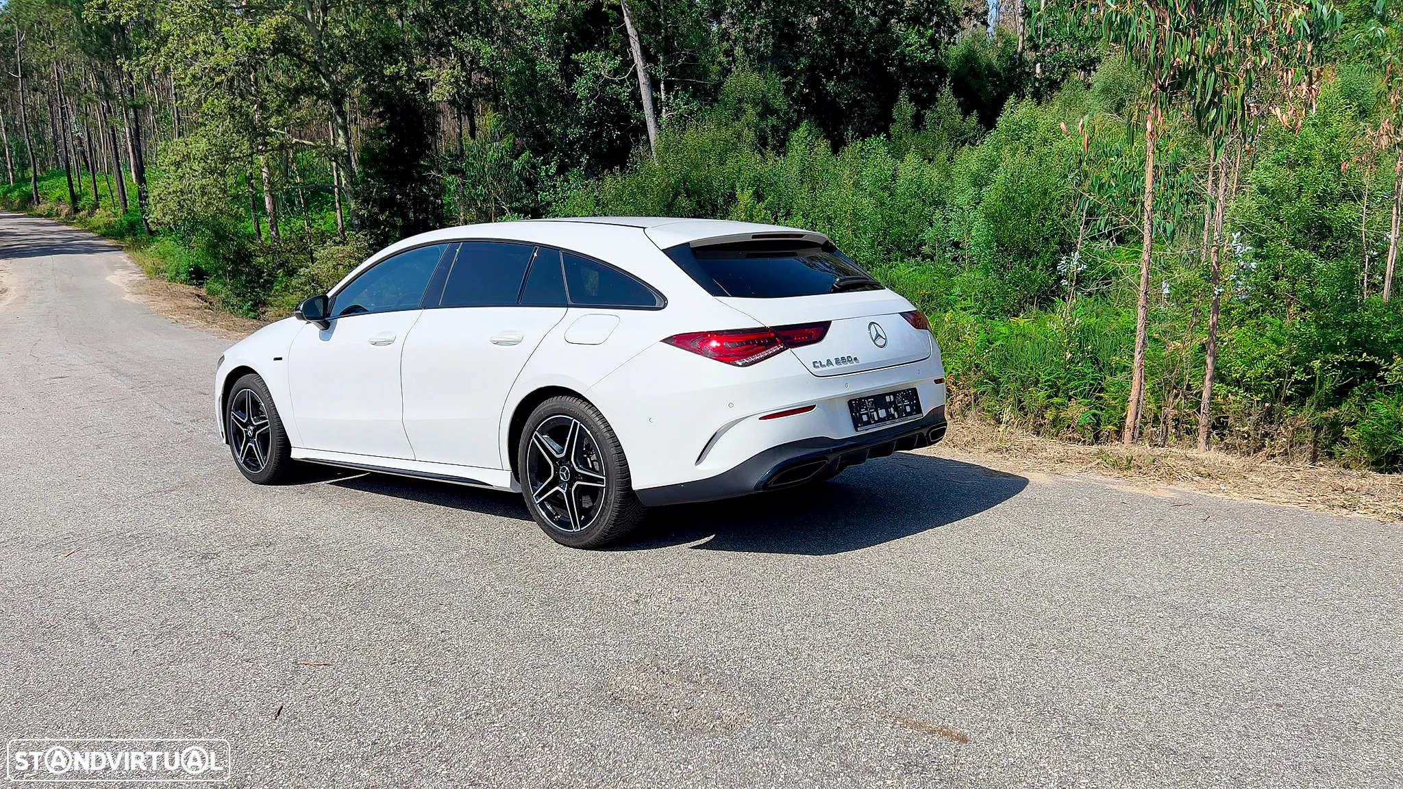 Mercedes-Benz CLA 250 e Shooting Brake AMG Line - 2