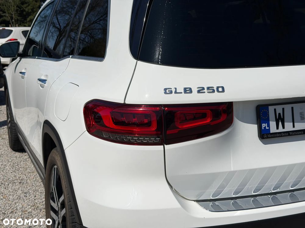 Mercedes-Benz GLB 250 4-Matic 8G-DCT - 16