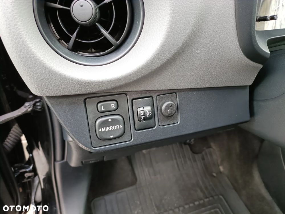 Toyota Yaris 1.5 Life - 12