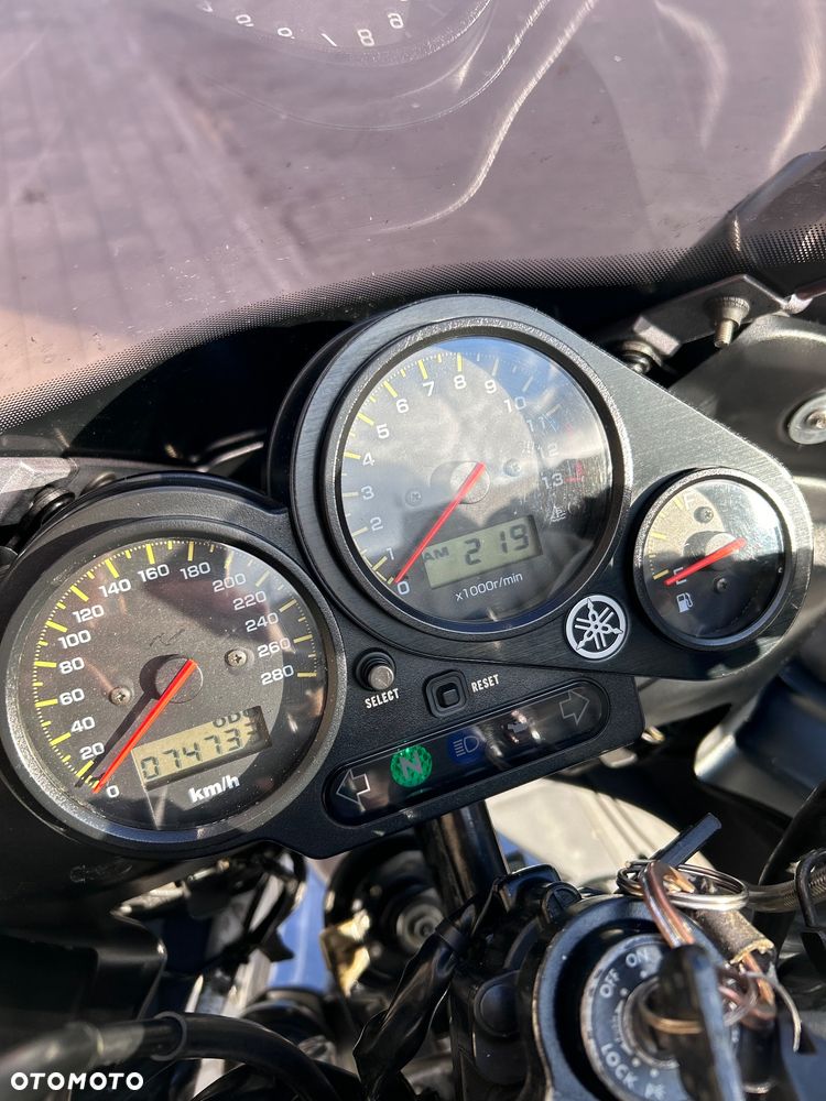 Yamaha FZS - 6