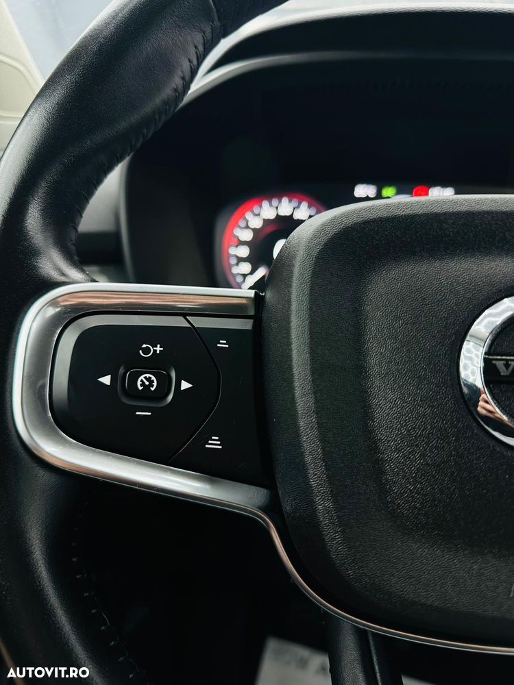 Volvo XC 40 T2 Momentum Core - 31