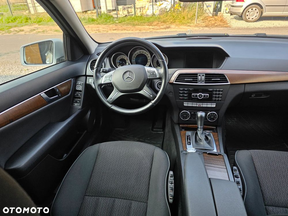 Mercedes-Benz Klasa C 220 CDI DPF (BlueEFFICIENCY) 7G-TRONIC Elegance - 21