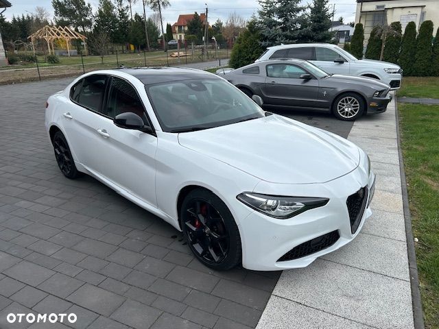Alfa Romeo Giulia 2.0 Turbo 16V AT8-Q4 Veloce - 4