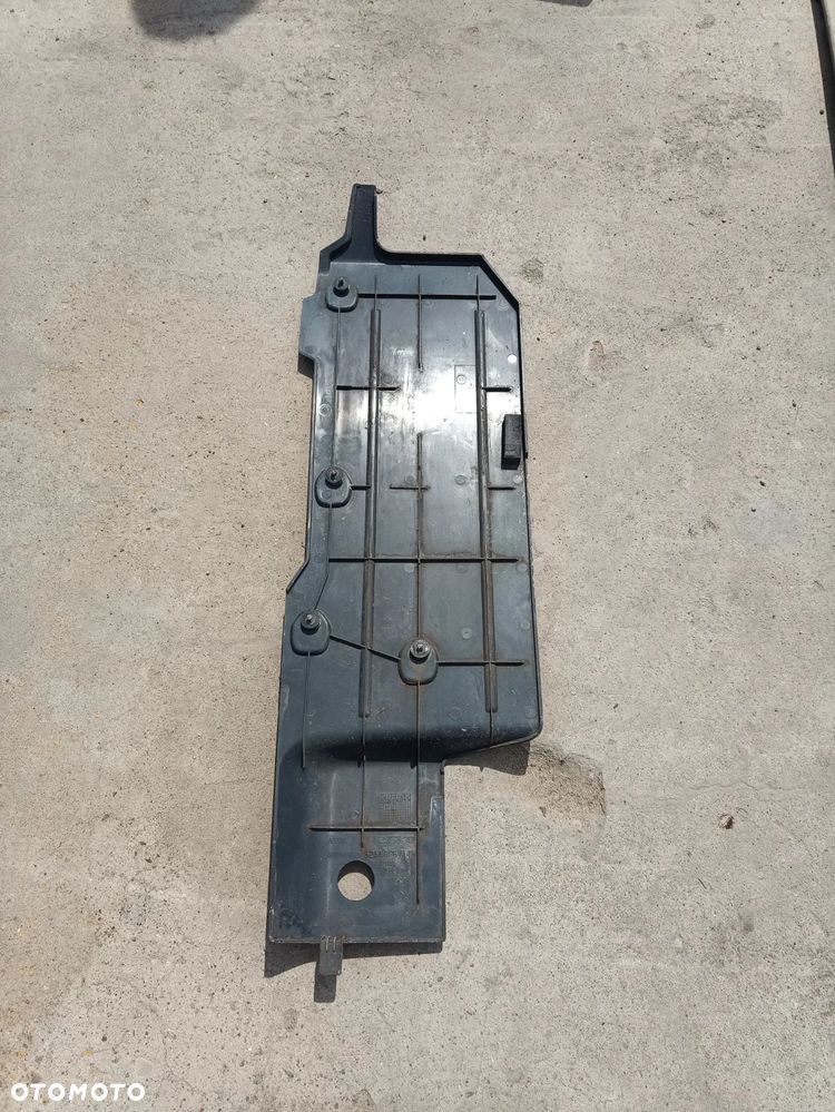 Osłona maskownica prawa lampy Volvo FH4 - 3