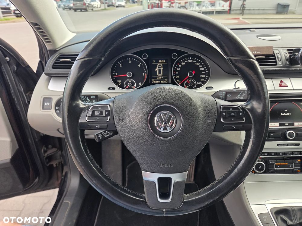 Volkswagen Passat 2.0 TDI DPF BlueMotion Technology Comfortline - 19