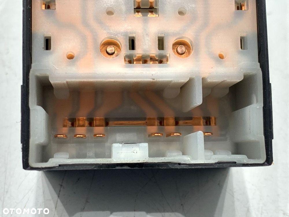 PRZEŁĄCZNIK SZYB - 69.00 PLN - NISSAN MICRA III (K12) 2002 - 2010 1.4 16V 65 kW [88 KM] benzyna - 3