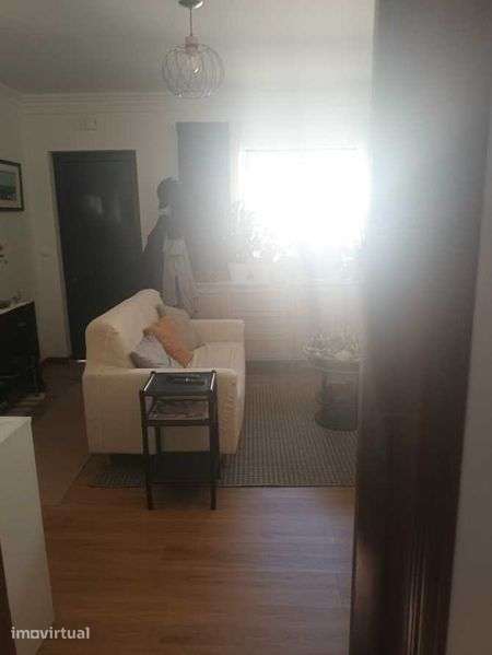 Vende-se moradia T1+1 Campo de Ourique - Grande imagem: 3/8