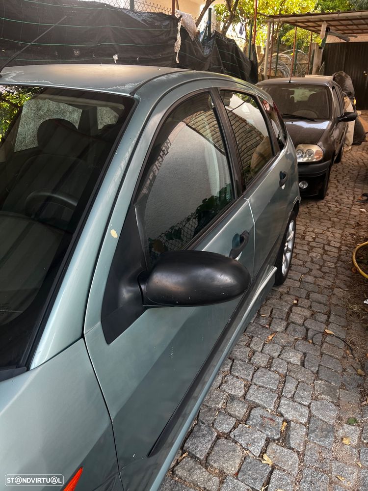 Ford Focus 1.4 Ambiente - 4