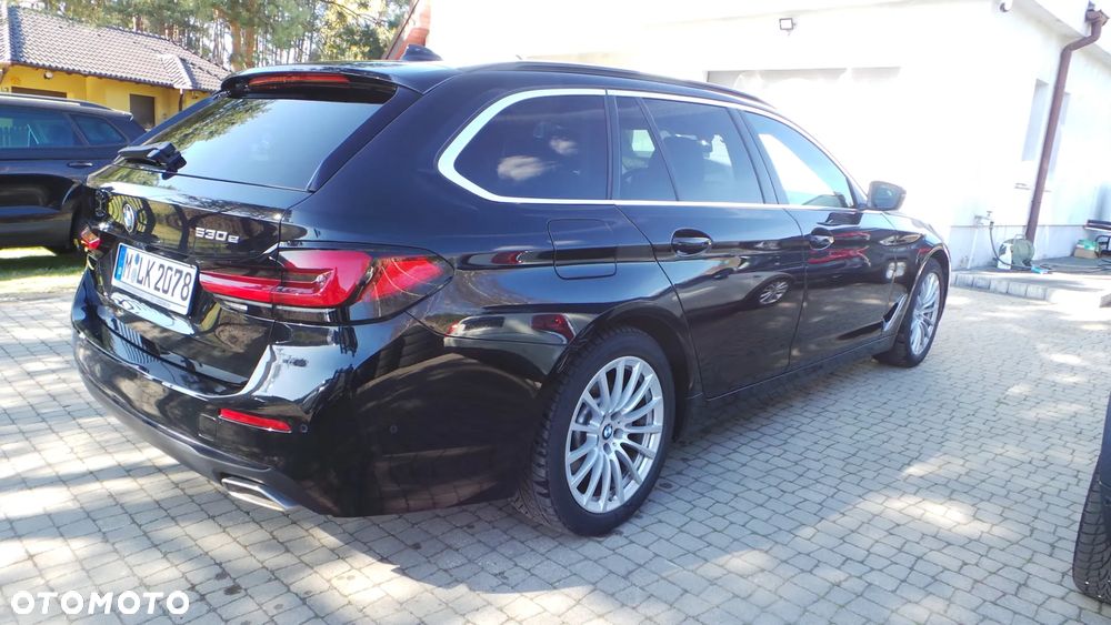 BMW Seria 5 530e Touring - 9