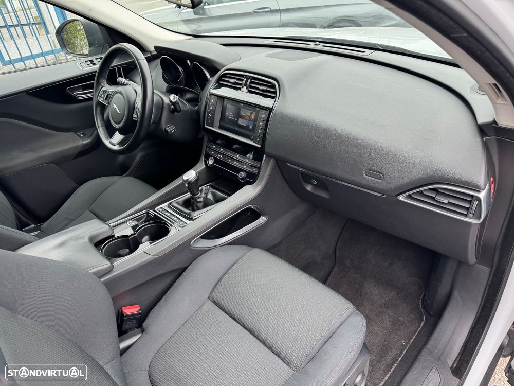 Jaguar F-Pace 2.0 i4D Pure - 22