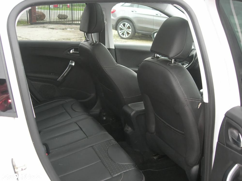 Peugeot 2008 1.6 e-HDi Allure S&S - 19