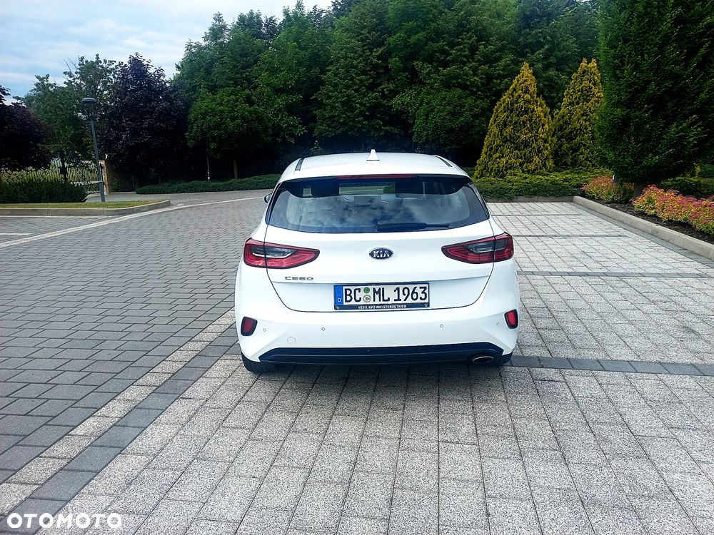 Kia Ceed 1.6 CRDi DCT Vision - 26