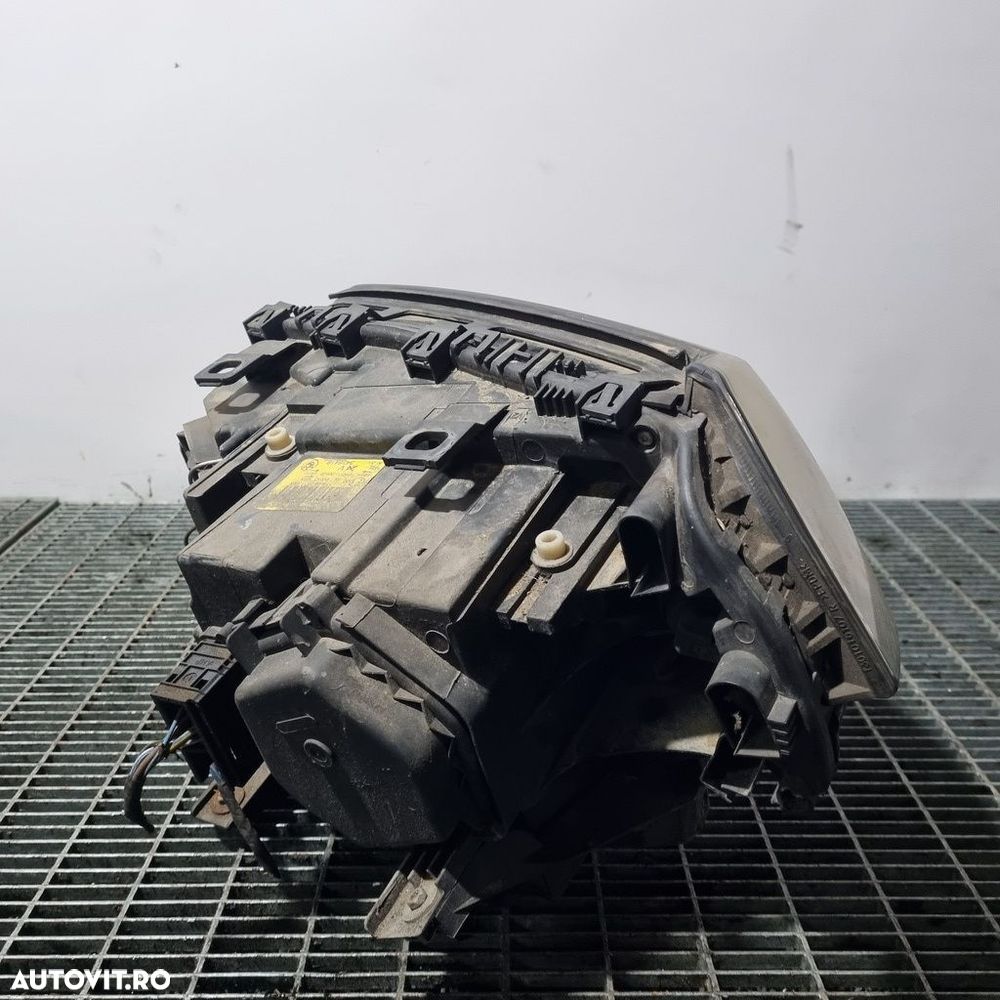 Far Dreapta BMW X3 E83 2003 - 2006 SUV 4 Usi (1313) Fara xenon 0301210604 - 2