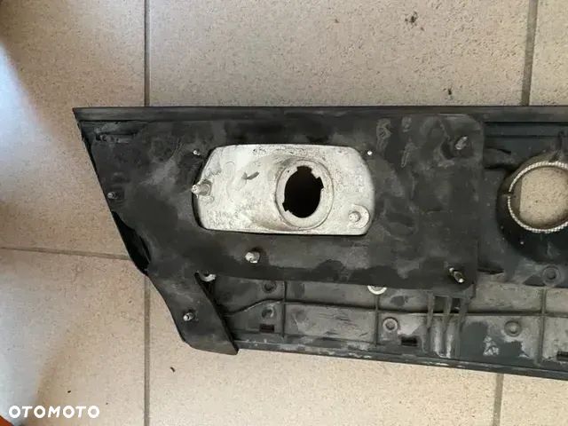 BLENDA KLAPY BAGAŻNIKA MAZDA 323F - 3