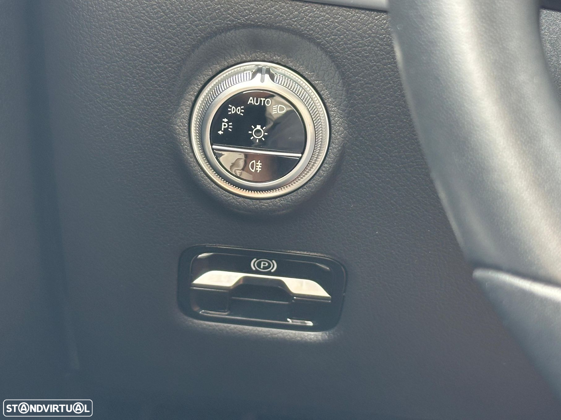 Mercedes-Benz C 300 e Avantgarde - 35