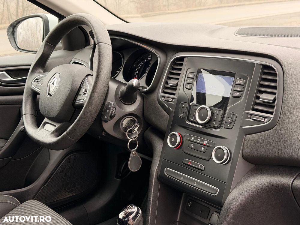 Renault Megane TCe Business - 19