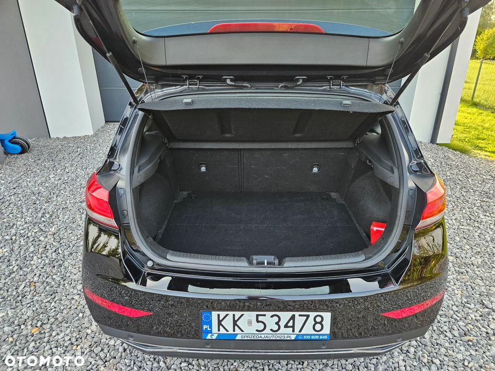 Hyundai i30 1.5 DPI Classic + - 17
