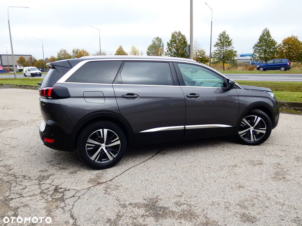 Peugeot 5008 - 8