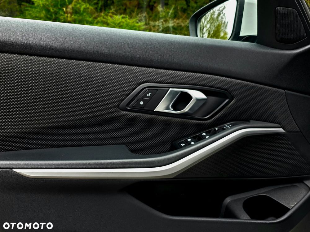 BMW Seria 3 318d Advantage - 23