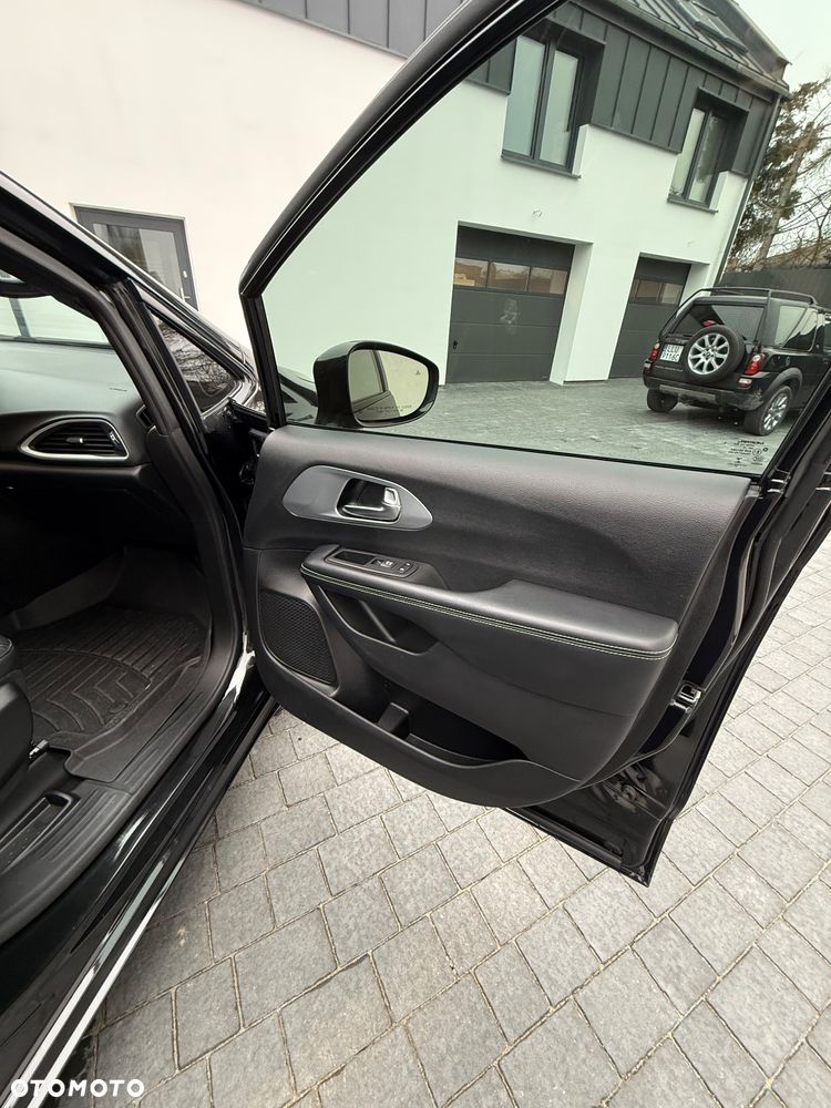 Chrysler Pacifica - 9