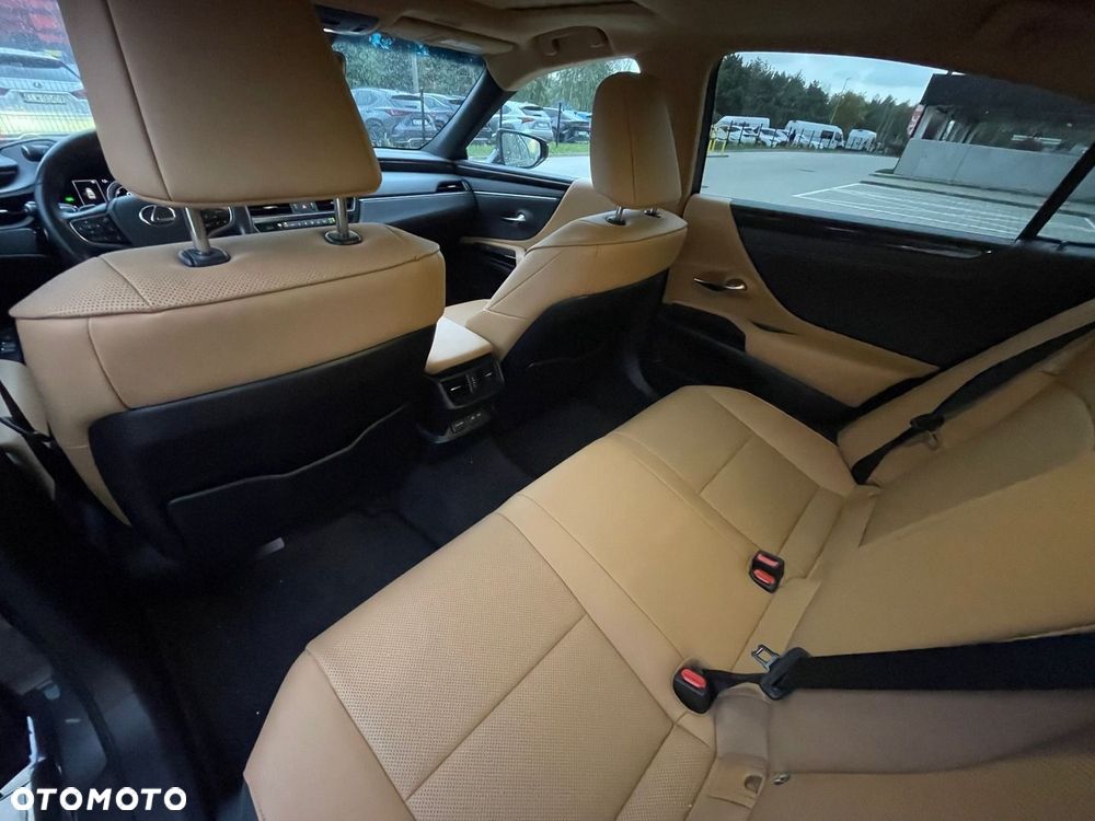 Lexus ES 300h Business Edition - 9