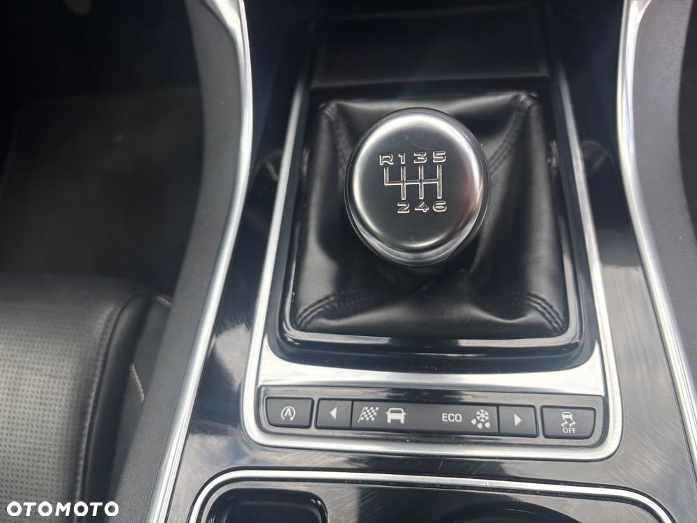 Jaguar XE 2.0 D R-Sport - 18