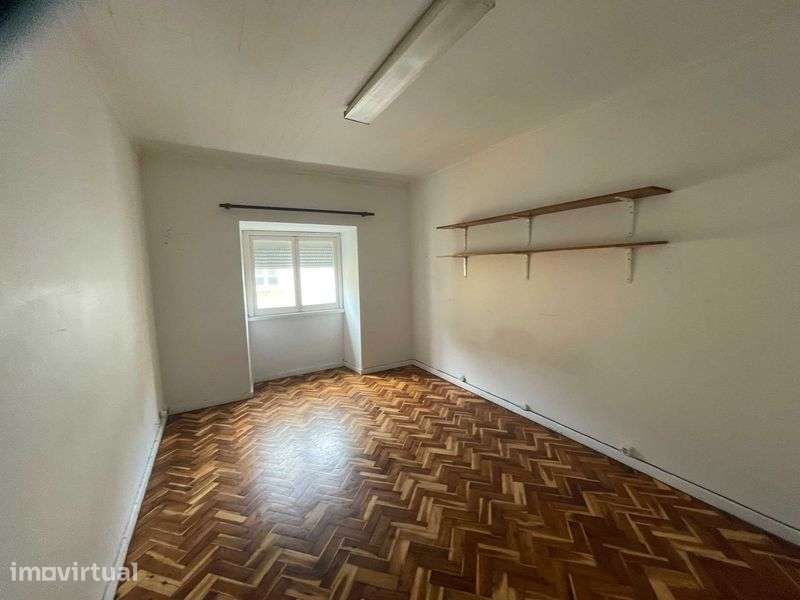 Arrenda-se Moradia T2, com quintal e balcão localizado em S.josé - Grande imagem: 3/8