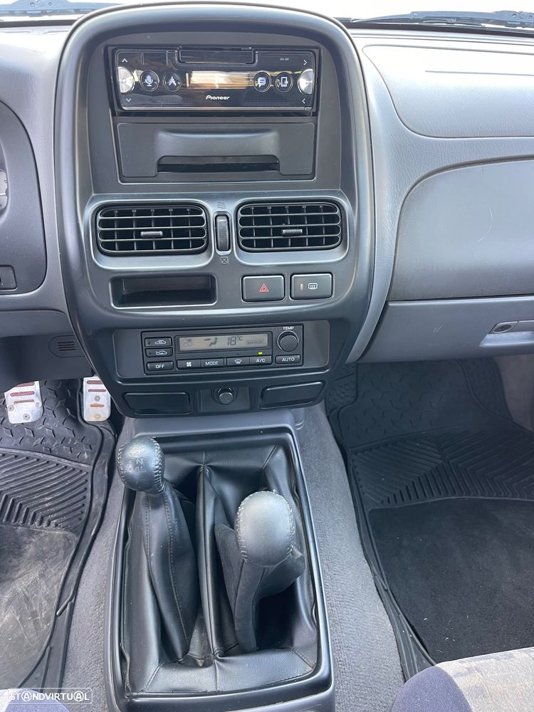 Nissan Pick Up 2.5 TD CD Navara ABS - 11